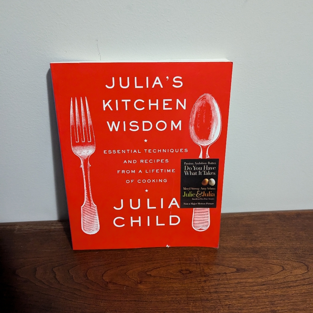 Book: Julia’s Kitchen Wisdom by Julia Child. Soft Cover. EUC. Like New. 135 Pgs.